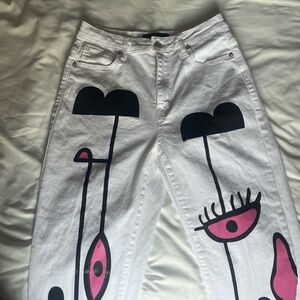 size 7 white straight leg akira jeans with painted faces!🩷🤍🖤